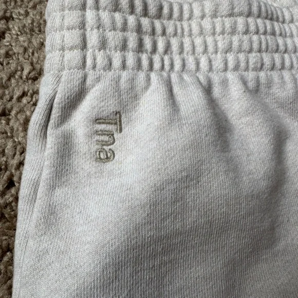 Aritzia TNA Extra Fleece Perfect 2” Sweatshort - Picture 3 of 5